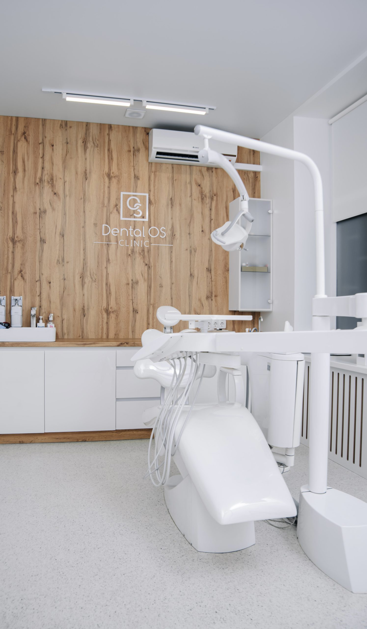 Імплантація зубів